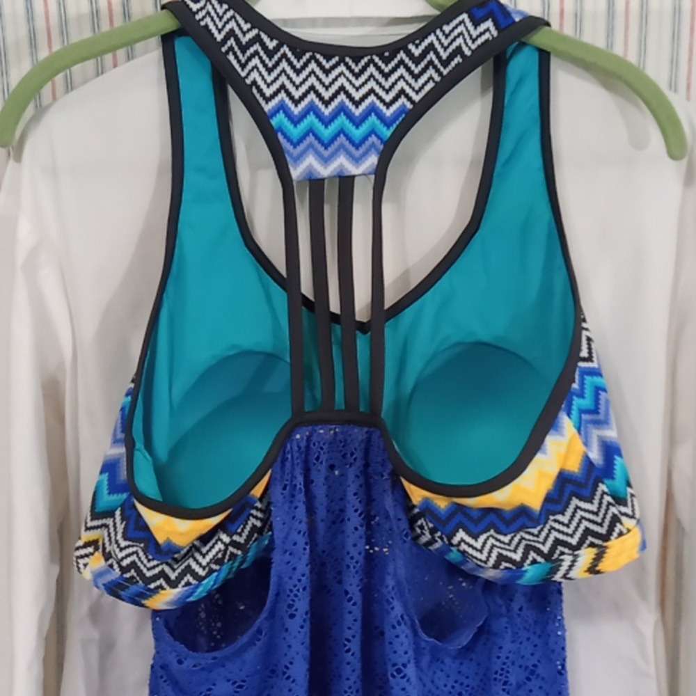 Periwinkle TankInA Top With Multi-Color Chevron Design Bra - Picture 5 of 8